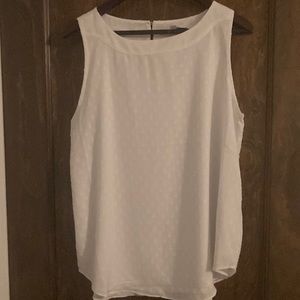 Loft shirt! Ideal for summer white w/ small dots. Lightweight/ flattering
